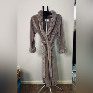Carole Hochman Plush Fleece Robe Womens Small Long. Collar Faux Fur